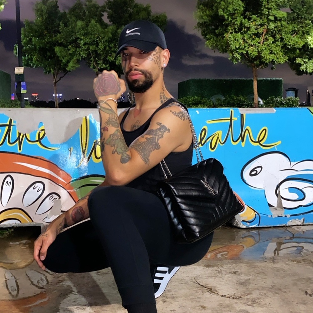 Meet your Posher, Elvis